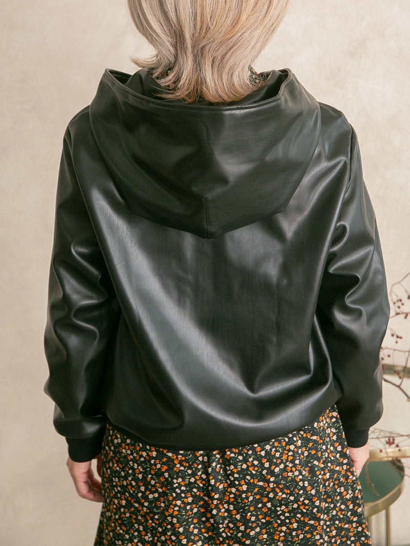 ビーガンレザーパーカー