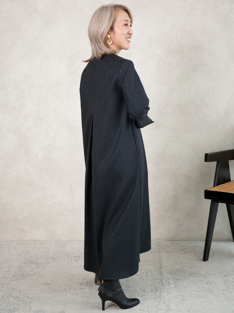 【12月新作】ウールフラノフロントタックワンピース/チャコール