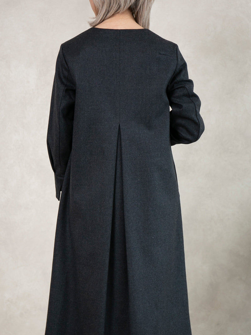 【12月新作】ウールフラノフロントタックワンピース/チャコール